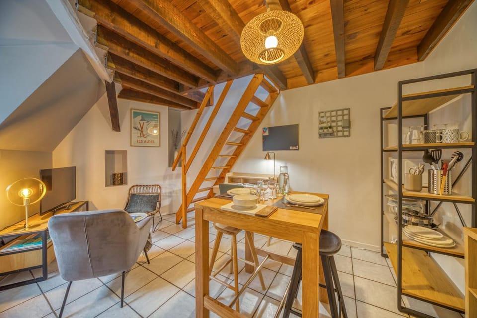 Bed, Kitchen or kitchenette, Living room, Photo of the whole room, Seating area, Dining area, Bedroom