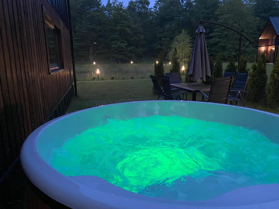 Przystanek Kistówko komfortowe domki z jacuzzi, staw wędkarski, kominek, las, przestrzeń House in Pomeranian Voivodeship
