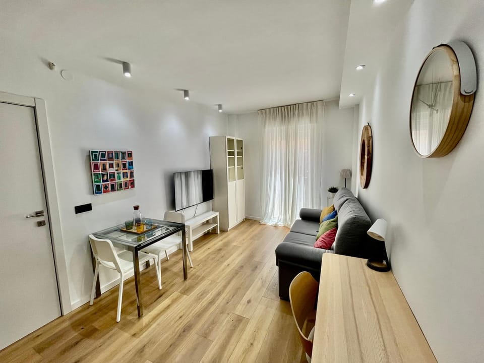 Lounge or bar, air conditioner