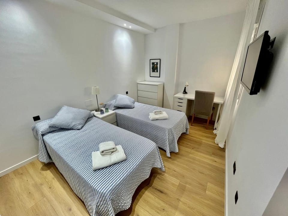 Bedroom, air conditioner