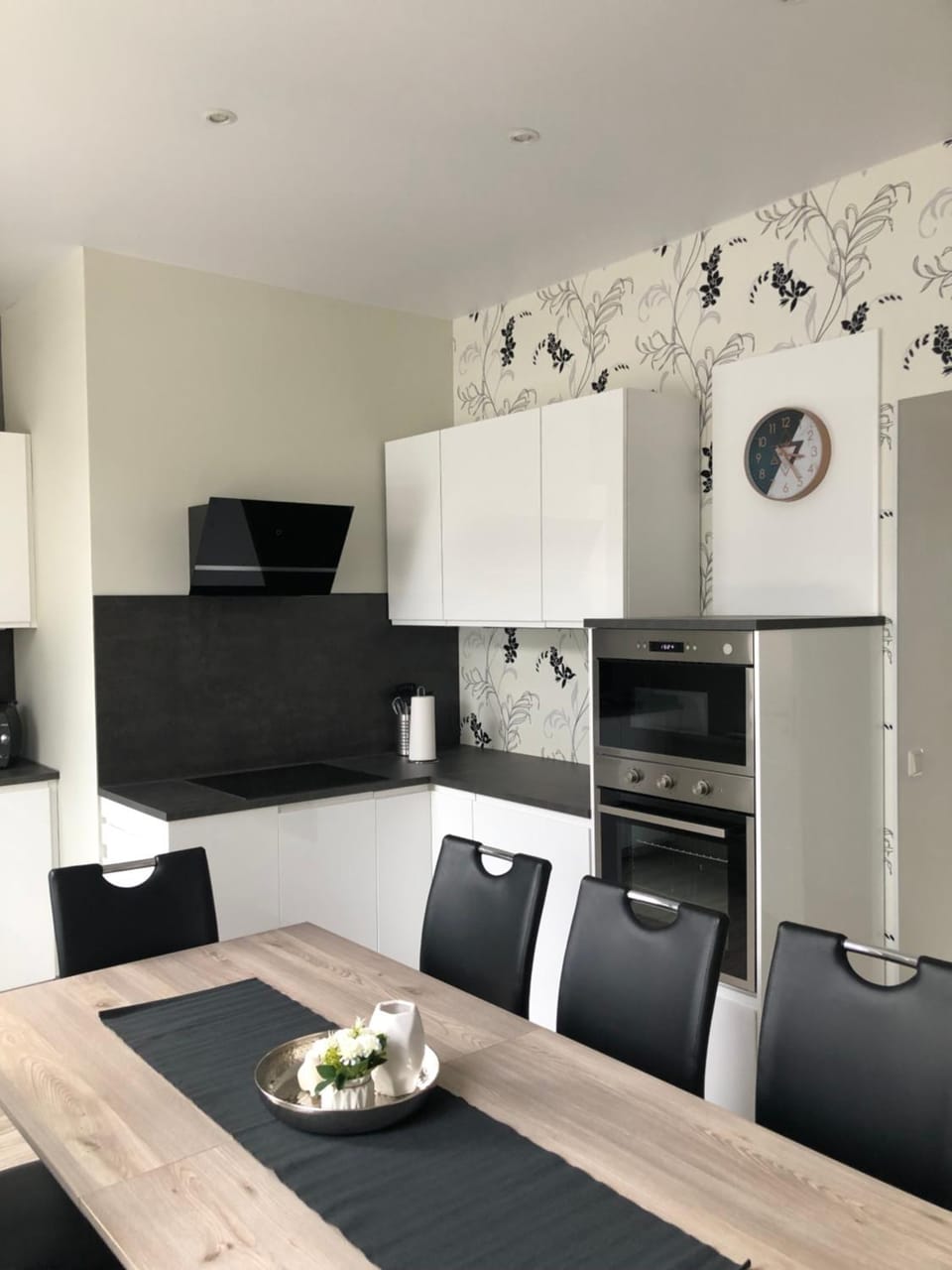 Kitchen or kitchenette, Dining area, minibar, pet friendly, stove