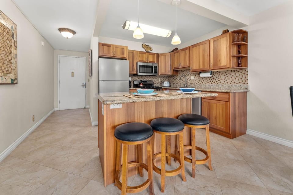 Kitchen or kitchenette, Seating area, furniture, microwave, kitchen