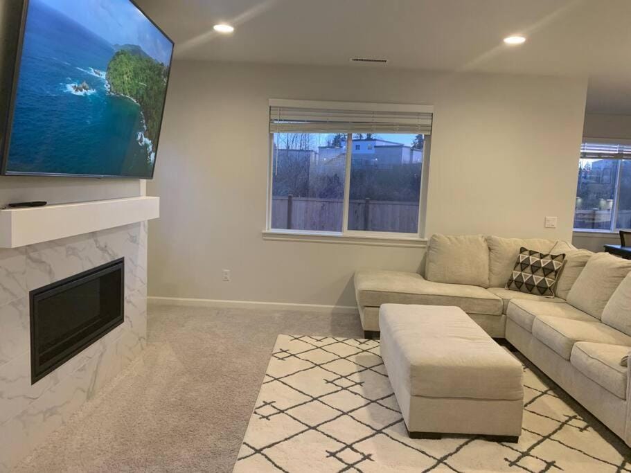 Luxe Living Lake Stevens Home! Villa in Everett