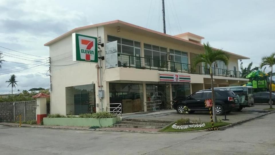 Supermarket/grocery shop