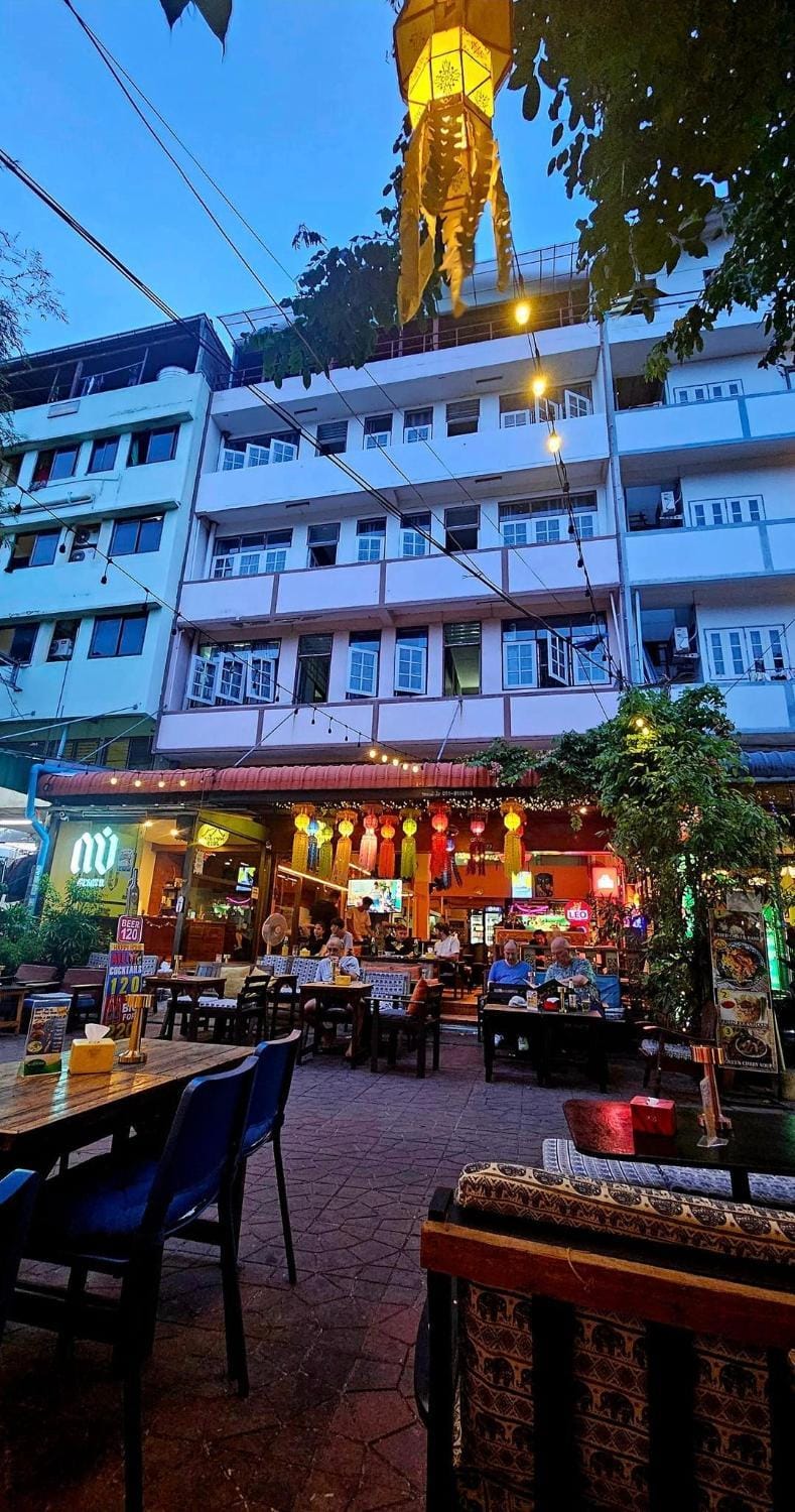 Merry V Guesthouse Bed and Breakfast in Bangkok