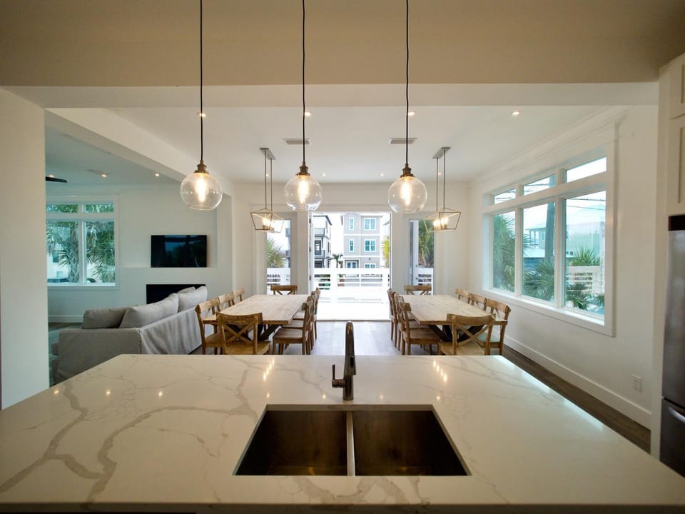 6 Bedroom Townhouse with Rooftop Deck Great Oceanviews 6th BR is Detached Apartment in Laguna Beach