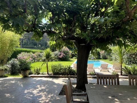 Swimming pool, sunbed