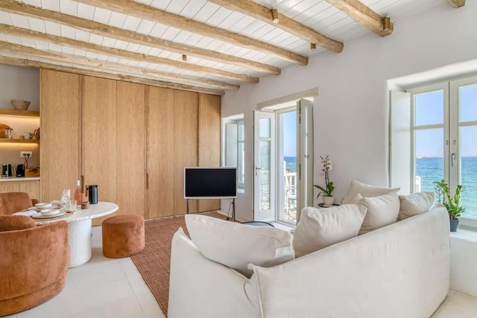 TV and multimedia, Living room, Seating area, Sea view