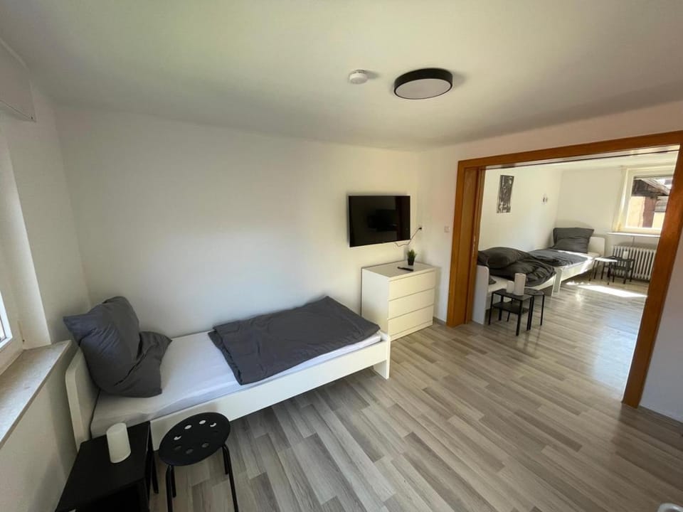 Bed, TV and multimedia, Photo of the whole room, Bedroom