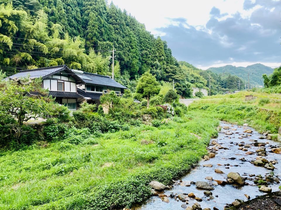 Property building, Nearby landmark, Spring, Day, Natural landscape, Garden, Garden view, Mountain view, River view