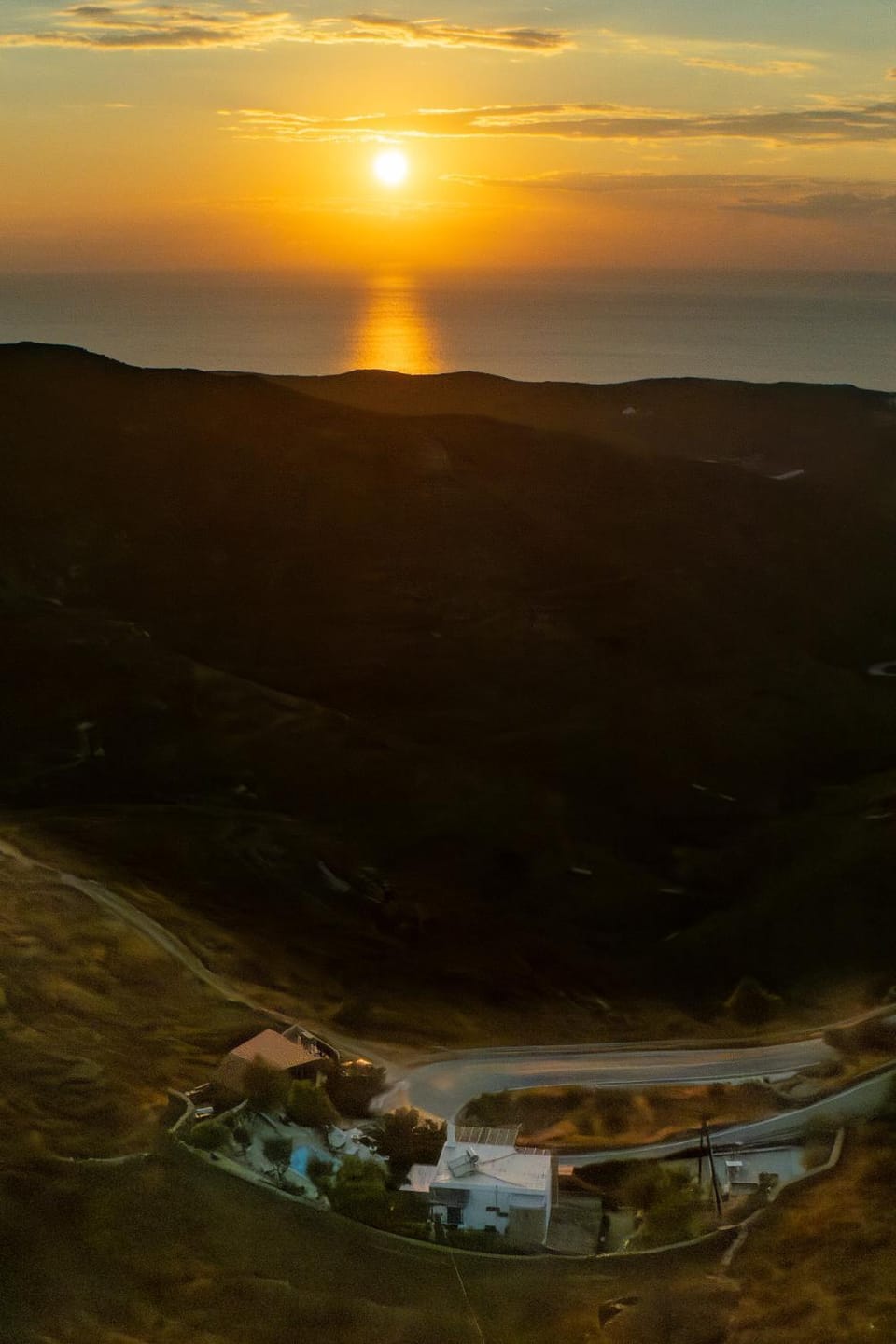 Property building, Day, Natural landscape, Mountain view, Sea view, Sunset