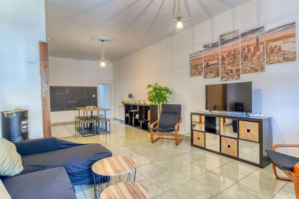 Grand appartement RDC clim - jacuzzi - parking Apartment in Marseille