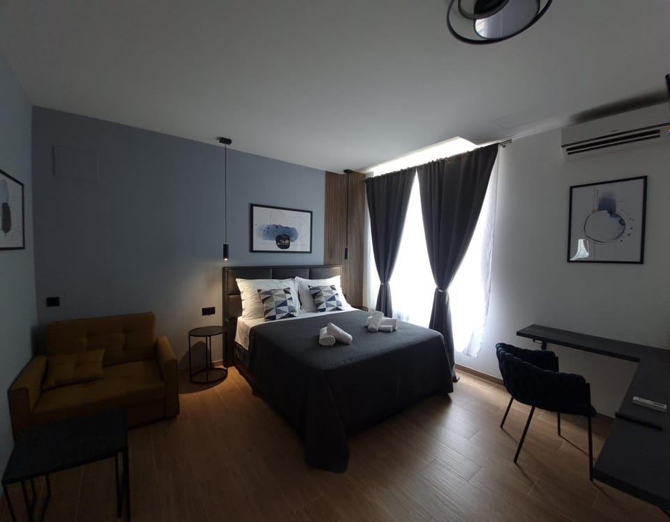 Bed, Living room, Photo of the whole room, Seating area, Bedroom, air conditioner