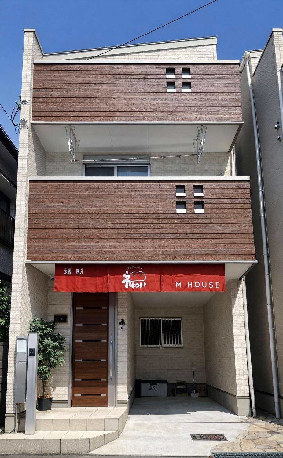 Property building, Facade/entrance, Balcony/Terrace
