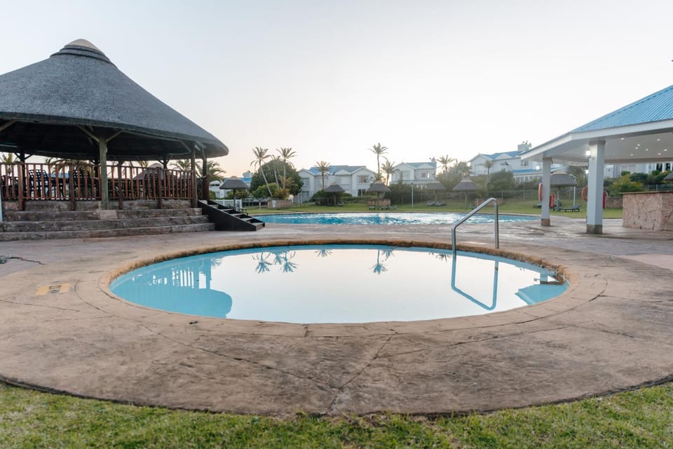 Neighbourhood, Swimming pool