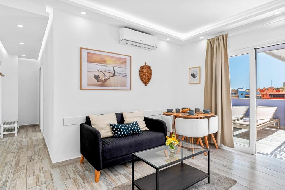 Living room, Dining area, air conditioner