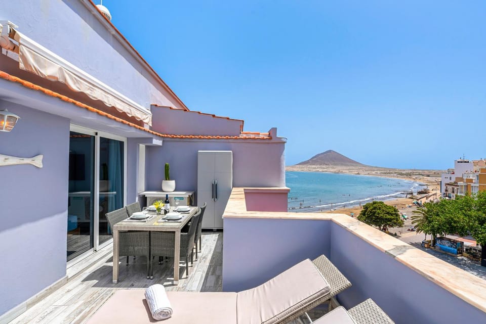 Natural landscape, View (from property/room), Balcony/Terrace, Dining area, Beach, Sea view, sunbed
