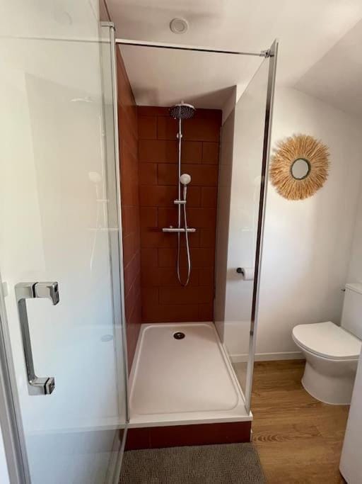 Shower, Toilet