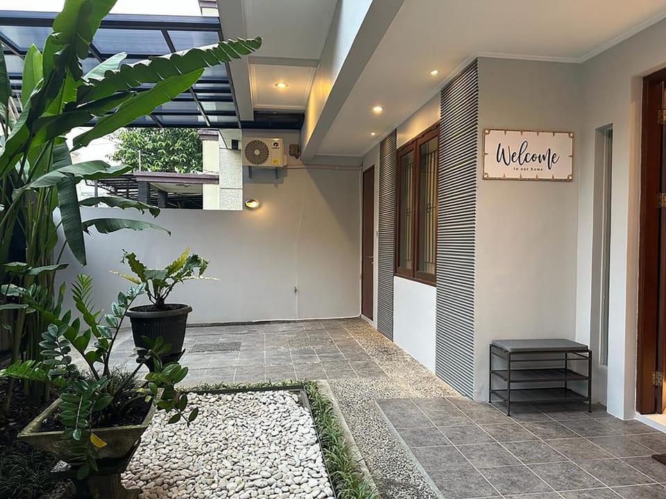 Villa Magnifica by REQhome Villa in West Java