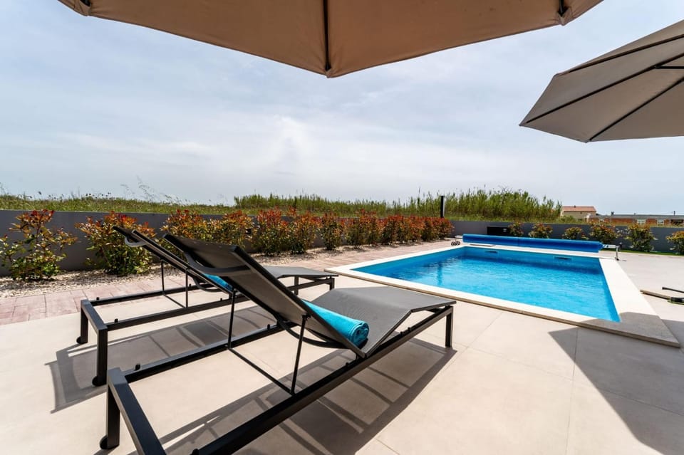 Pool view, Swimming pool