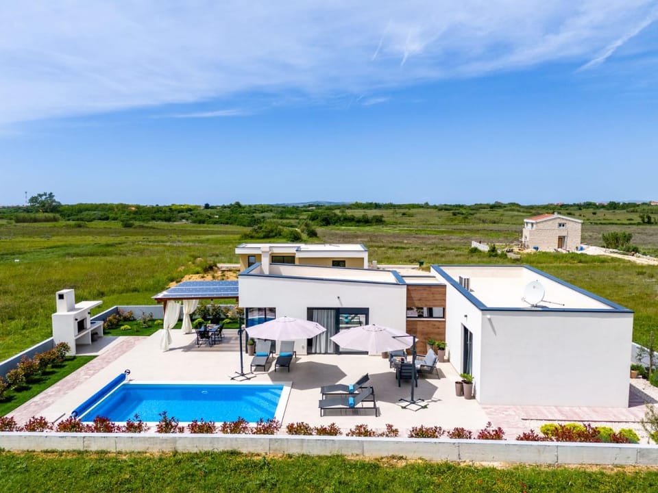 Property building, Pool view, Swimming pool