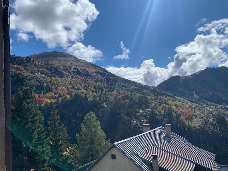 Les Astrances, logement dans une maison de village House in Huez