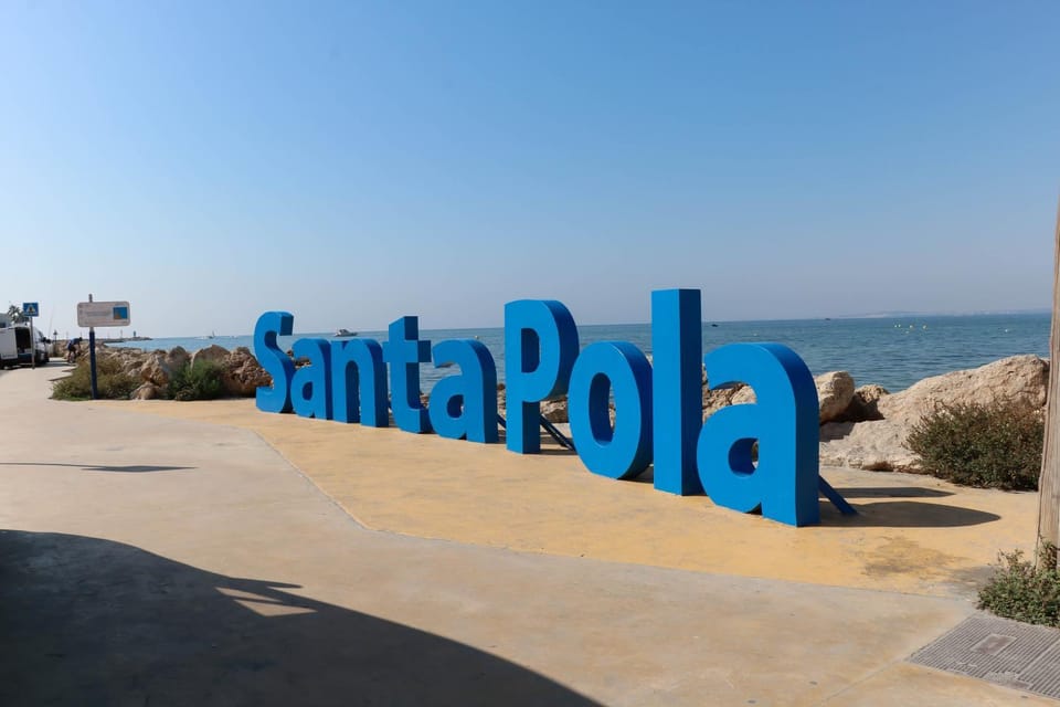 Nearby landmark, Beach, Logo/Certificate/Sign, Street view