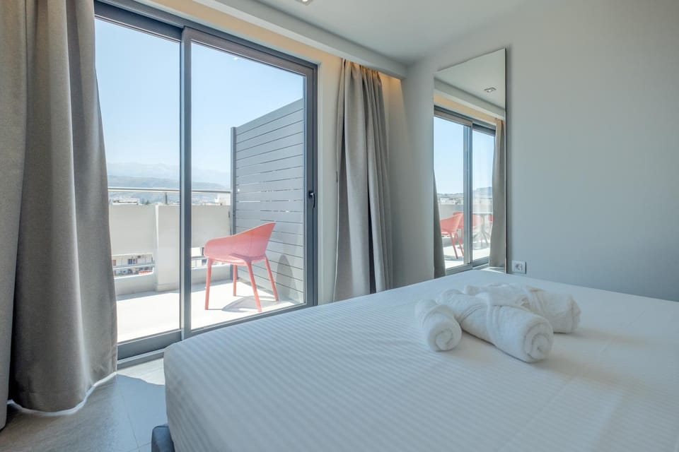 Sky-High Central Penthouse w. Stunning Views - 02 Apartment in Chania