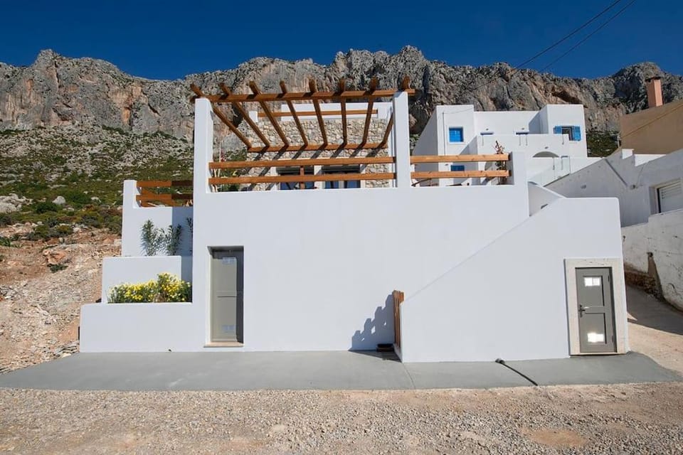 Property building, Natural landscape, Balcony/Terrace, Mountain view