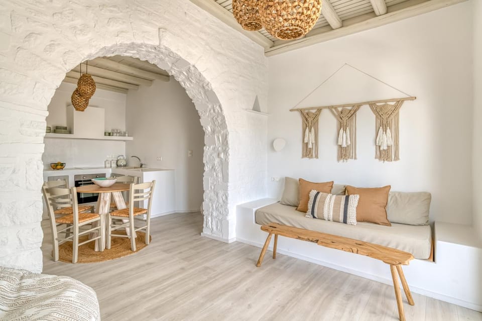 Kitchen or kitchenette, Living room, Seating area, Dining area, pet friendly