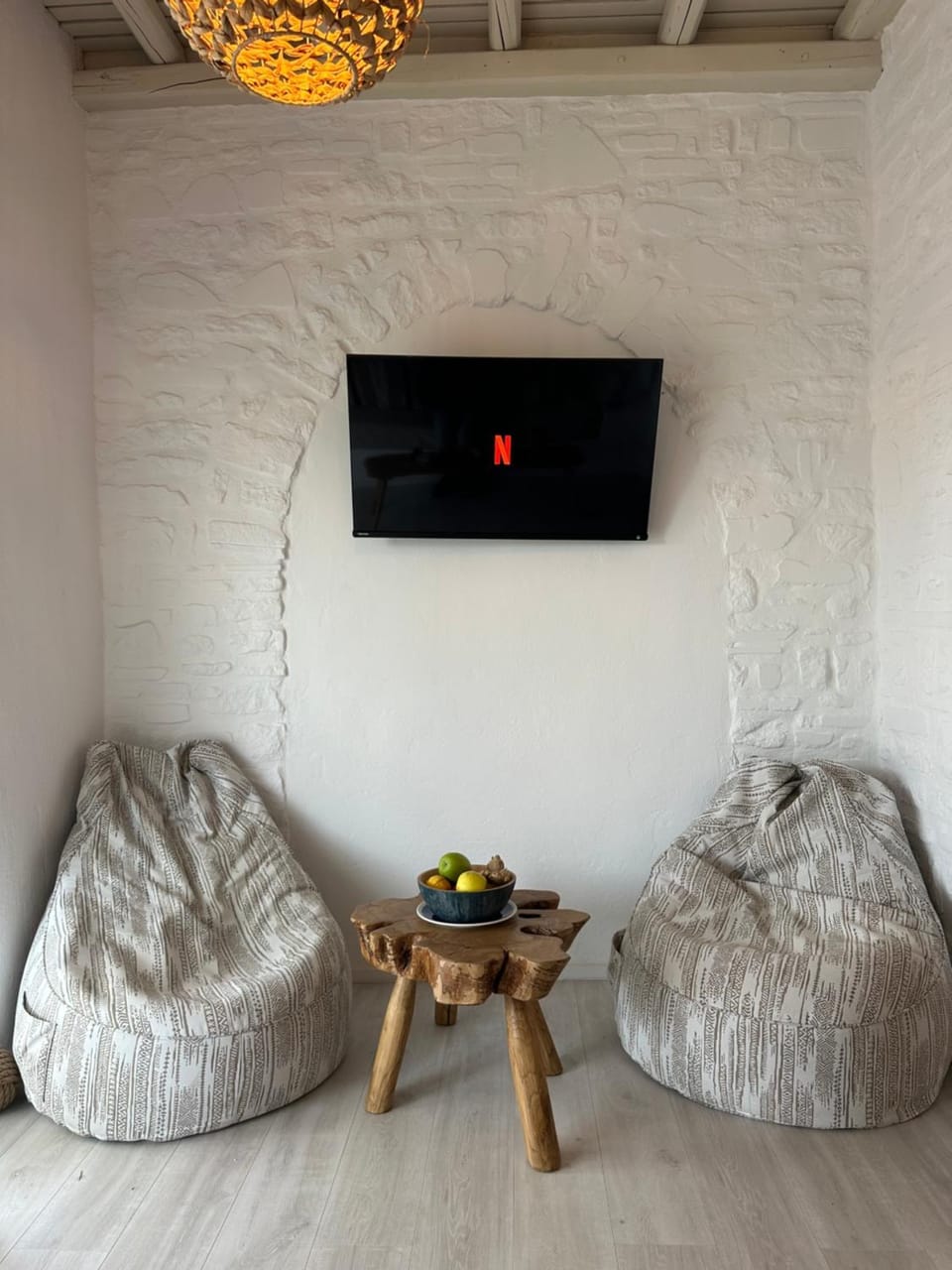 Communal lounge/ TV room, TV and multimedia, Living room, Seating area, Evening entertainment
