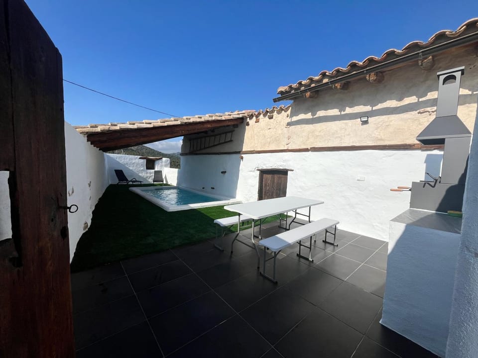 Day, Balcony/Terrace, Swimming pool, sunbed