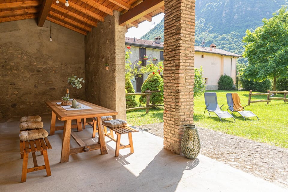 Day, Natural landscape, Garden, Dining area, Garden view, Mountain view, sunbed