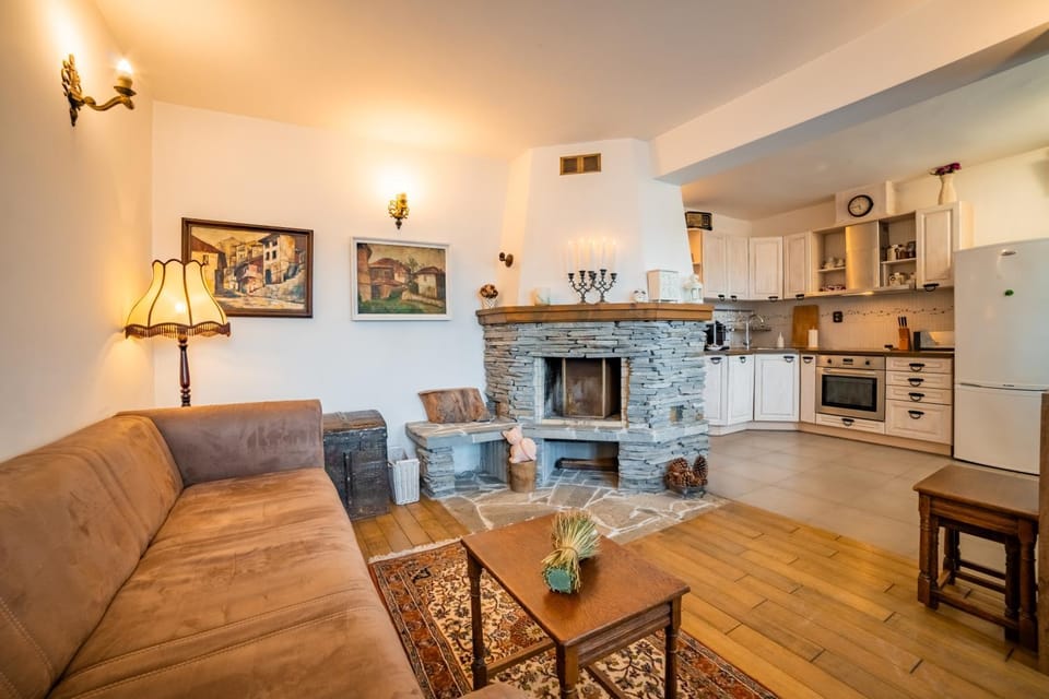 Kitchen or kitchenette, Living room, Seating area, flat iron, kitchen