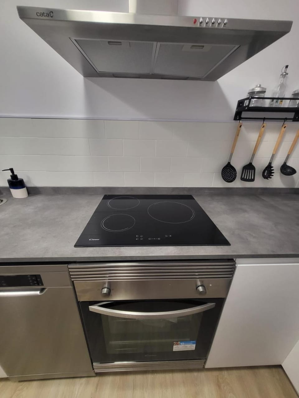 Kitchen or kitchenette, pet friendly, stove