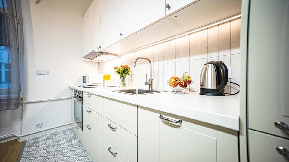 Spacious Apartment with 3 meter ceilings, Powiśle, The Old Town Apartment in Warsaw