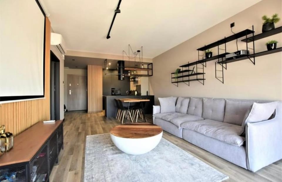 Kitchen or kitchenette, Living room, Seating area, minibar