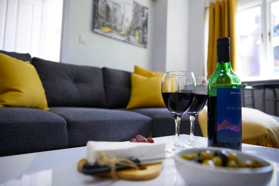 Living room, Food and drinks