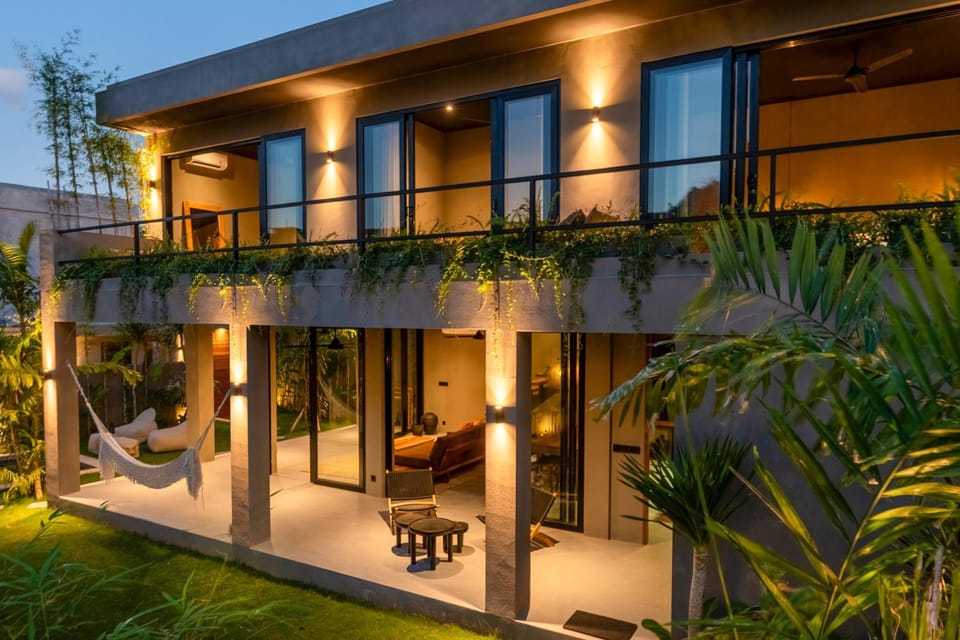 Property building, Patio, Garden, Balcony/Terrace, Seating area, Garden view