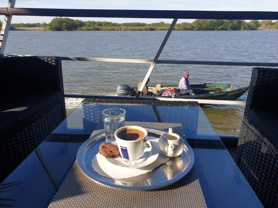 Hotel Plutitor Egreta1 Docked boat in Romania