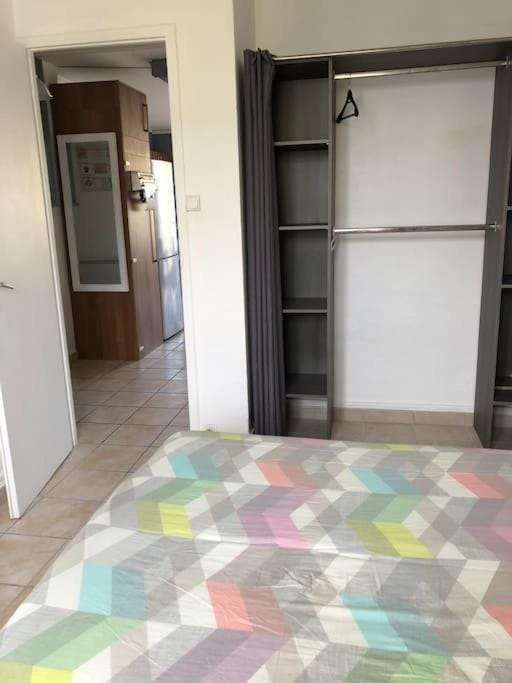 Appartement balcon, place de parking, centre ville Apartment in Valence
