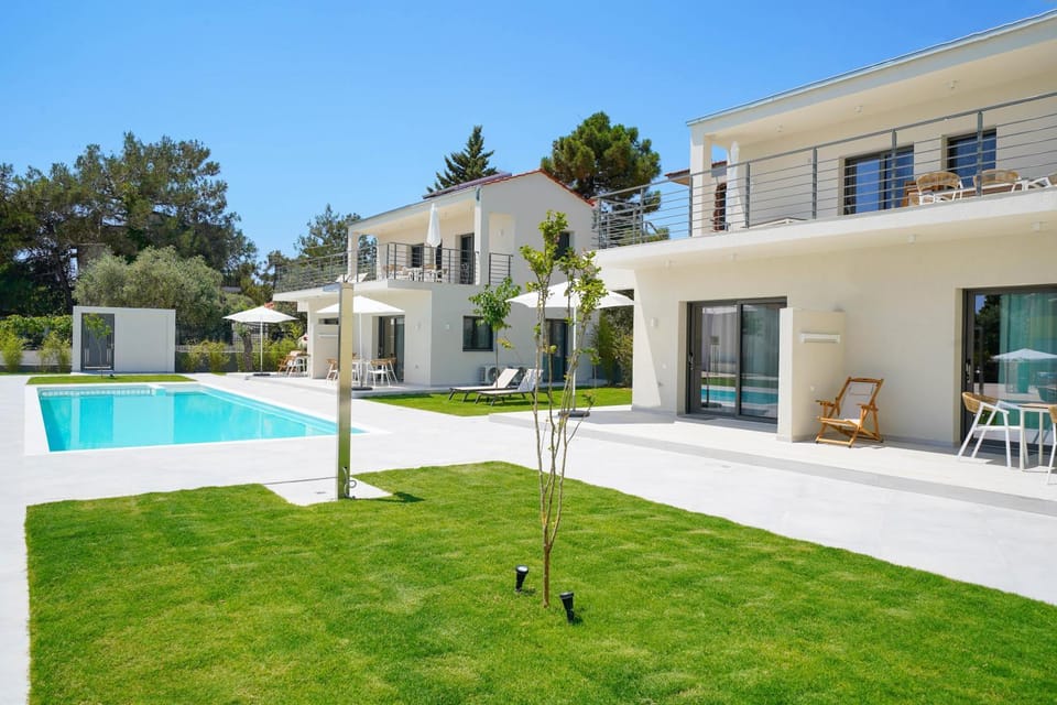 Property building, Patio, Day, Garden