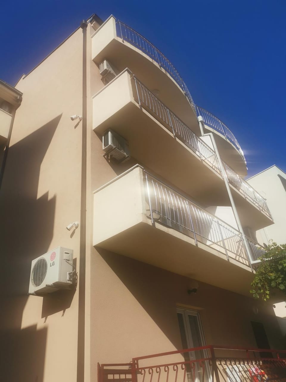 Apartmani Nikša Divić - Villa Mateo Bed and Breakfast in Baška Voda