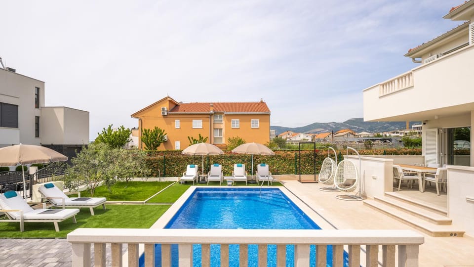 Patio, Day, Pool view, Swimming pool, sunbed