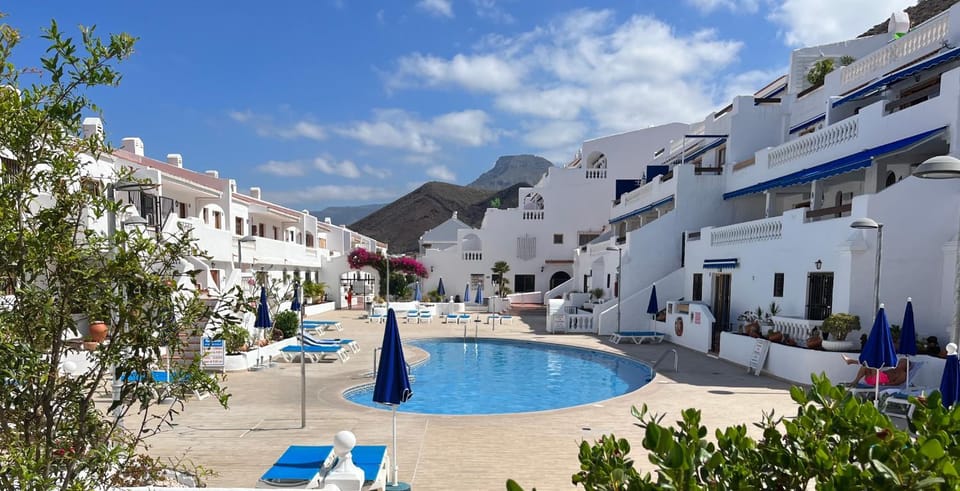 Property building, Swimming pool, Swimming pool