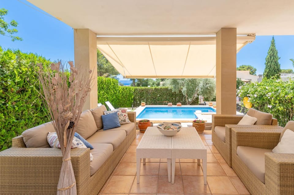 Patio, Day, Garden, Garden view, Pool view, Swimming pool, sunbed