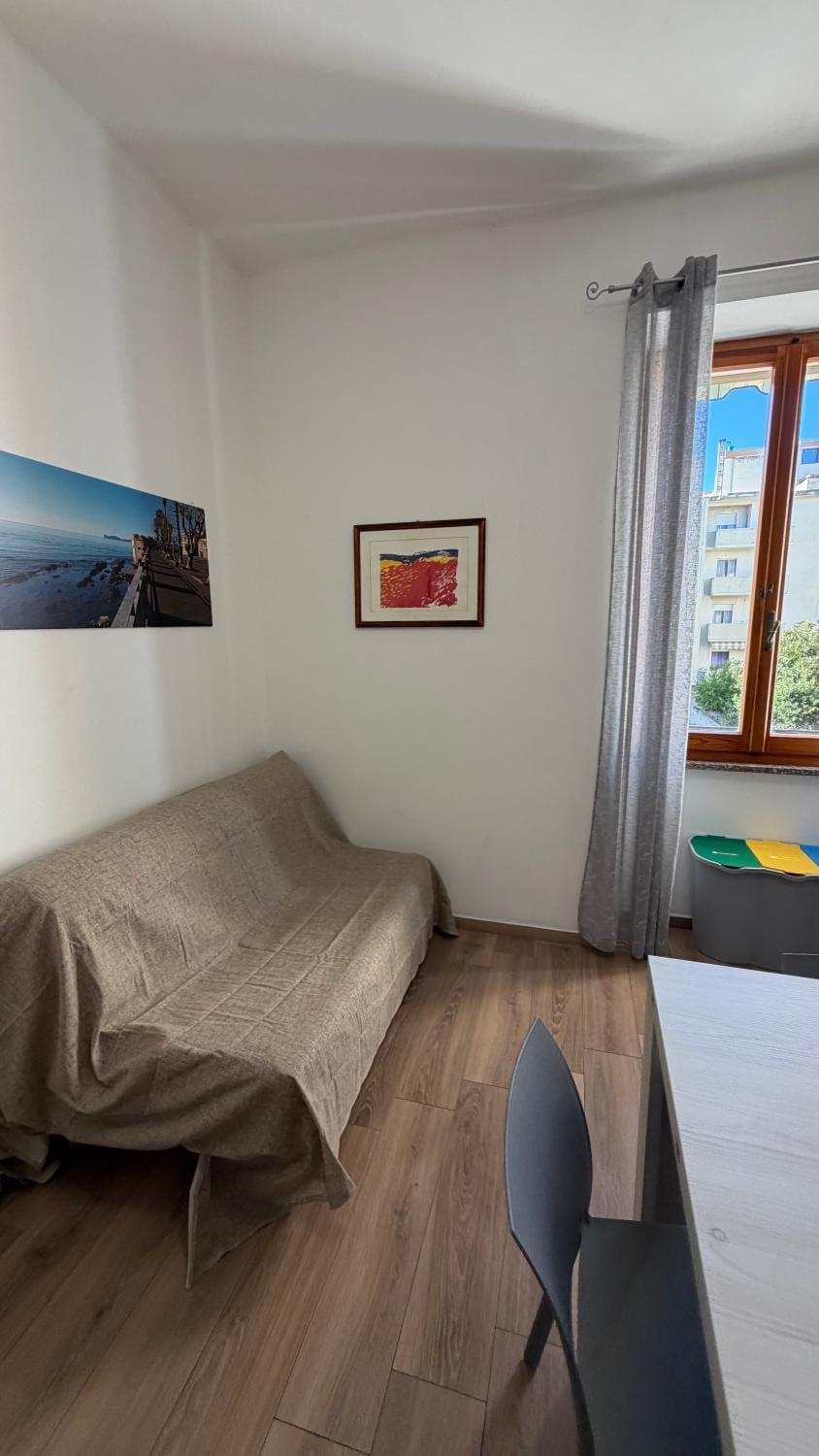 Bed, Living room, Seating area