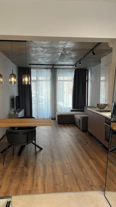 Amber Home - brand NEW luxury 1 bedroom apartment located in the very city center Apartment in Varna
