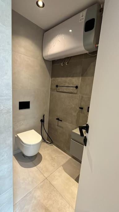 Amber Home - brand NEW luxury 1 bedroom apartment located in the very city center Apartment in Varna