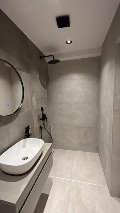 Amber Home - brand NEW luxury 1 bedroom apartment located in the very city center Apartment in Varna